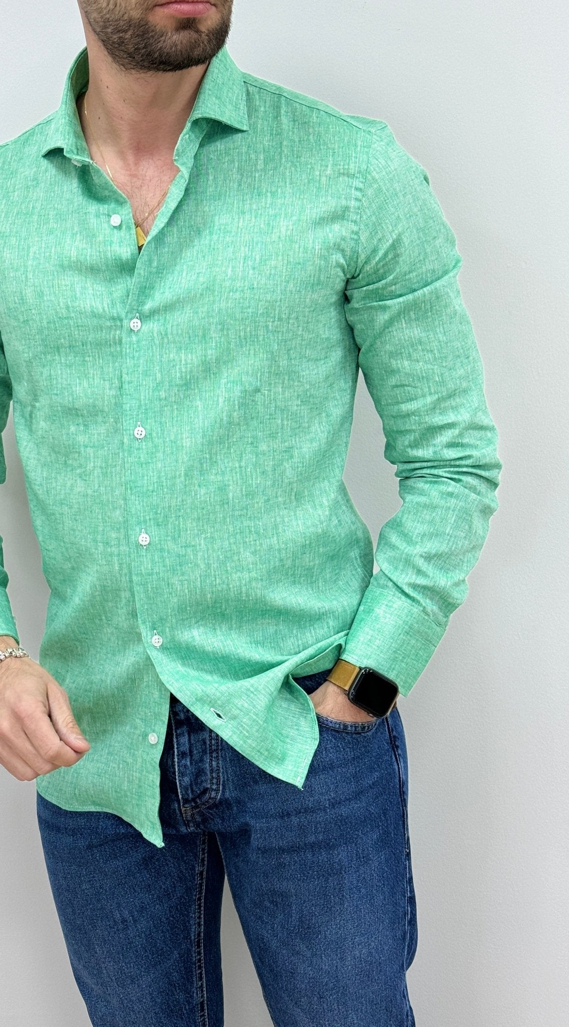 Camicia Essentials in cotone tinta unita in Blu Chiaro: Collezione Uomo Camicia Essentials in cotone tinta unita in Blu Chiaro: Collezione Uomo